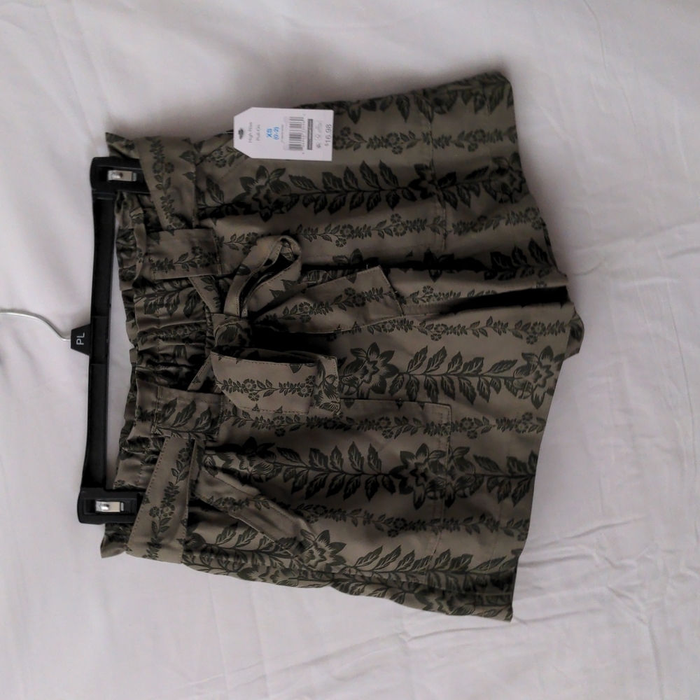 Youth Size XS Pull on Shorts. High Rise with Elastic waistband.
